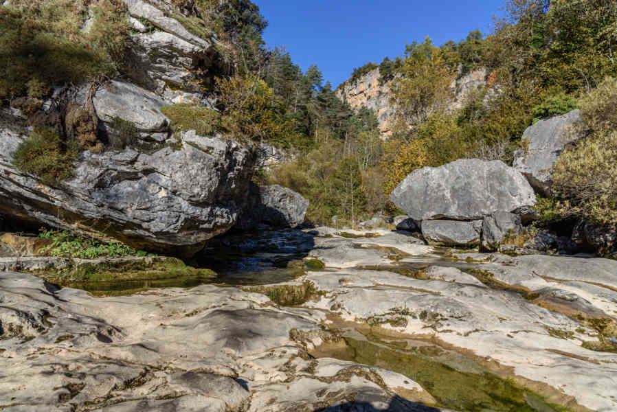 Huesca - parque nacional de Ordesa y Monte Perdido - valle de Añisclo 72 - cañon de Añisclo - rio Aso.jpg